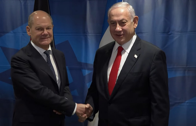 <p>El canciller alemán Scholz saluda al primer ministro israelí Netanyahu durante un encuentro el pasado 19 de septiembre. / <strong>IsraeliPM</strong></p>