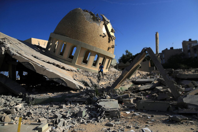 <p>Las ruinas de la mezquita Al-Amin Muhammad, que fue destruida en un ataque aéreo israelí el 20 de octubre. <strong>/ Mohammed Zaanoun/Activestills</strong></p>