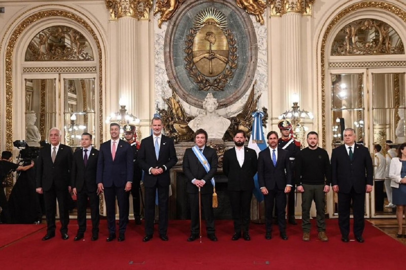 <p>Los jefes de Estado de Armenia, Ecuador, Paraguay, España, Chile, Uruguay, Ucrania y Hungría acompañaron a Milei en su toma de posesión. / <strong>Casa Rosada</strong></p>
