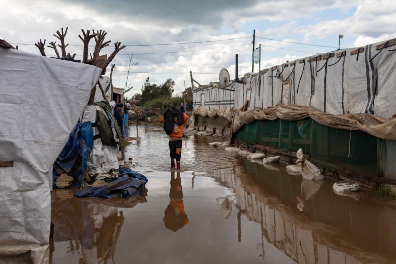 <p>Uno de los 11 campos de refugiados de Summaqiyeh, en el distrito norte de Akkar, inundado por las fuertes lluvias. / <strong>M. M.</strong></p>