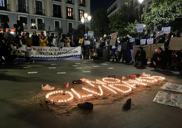 <p>Concentración en Madrid para reclamar verdad, justicia y reparación en el décimo aniversario de la tragedia de El Tarajal.  / <strong>X @walkingborders</strong></p>