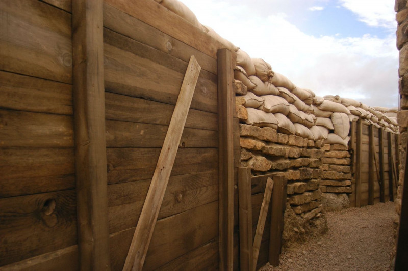 <p>Barricada de la ‘Ruta Orwell’ en la Sierra de Alcubierre, en Los Monegros. / <strong>G. C.</strong></p>