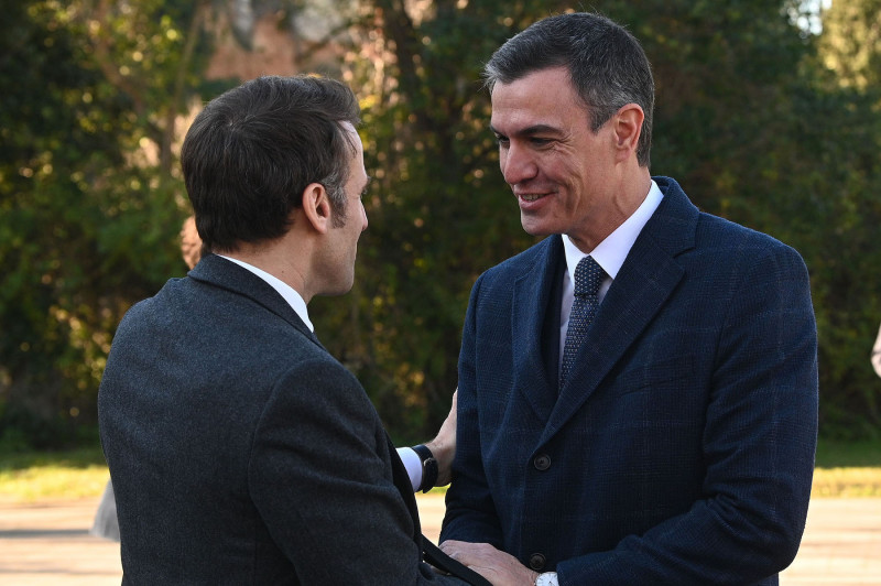 <p>Pedro Sánchez recibe a Macron, en el Museo de Arte de Catalunya, en enero de 2023. / <strong>Borja Puig de la Bellacasa (Moncloa)</strong></p>