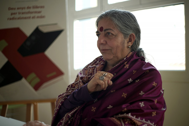 <p>La física y activista ecofeminista Vandana Shiva durante la entrevista. / <strong>Adrià Rodríguez</strong></p>