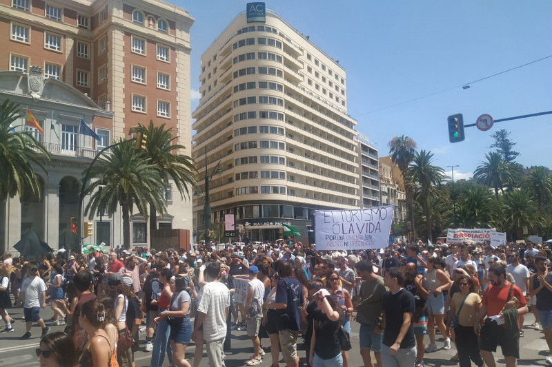 <p>Los malagueños y las malagueñas protestan por el grave problema de vivienda. 29 de junio de 2024. / <strong>E.d.S.</strong></p>