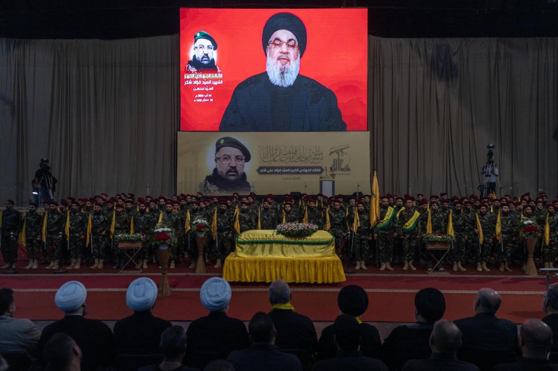 <p>Hasán Nasrala, líder de Hezbolá, el jueves durante las condolencias y el discurso tras la muerte en Beirut de Fuad Shukur, uno de los fundadores de la milicia y líder del brazo armado en el sur del país.<strong> / M. M.<br /></strong></p>