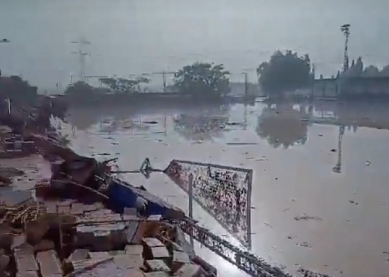 <p>El campo del Paiporta CF, inundado tras el paso de la DANA. /<strong> X</strong></p>