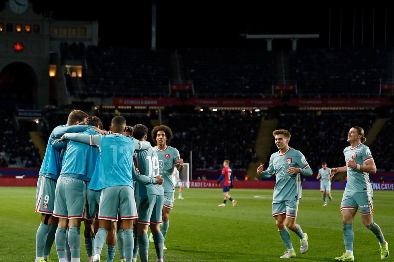 <p>Los jugadores rojiblancos celebran el gol de Rodrigo de Paul frente al Barça. / <strong>Atlético de Madrid</strong></p>