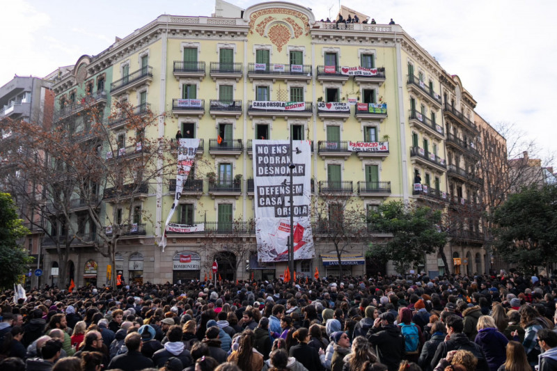 <p>Concentración ciudadana para defender la Casa Orsola, en Barcelona, el 31 de enero de 2025. / <strong>Sindicat de Llogateres</strong></p>