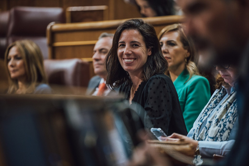 <p>Rocío de Meer posando en el Congreso de los Diputados. / <strong>Vox Congreso</strong></p>