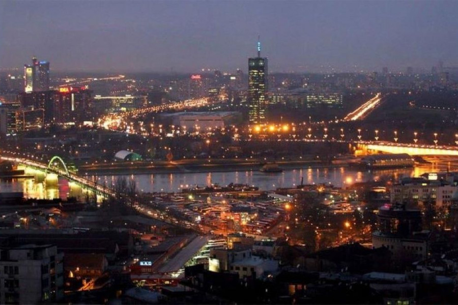 <p>Panorámica nocturna de Nuevo Belgrado, uno de los municipios de la ciudad.</p>