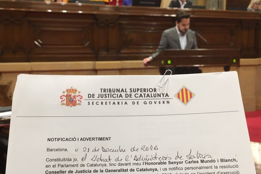 <p>Notificación del Tribunal Constitucional al diputado y Conseller de Justicia Carles Mundó (ERC)</p>