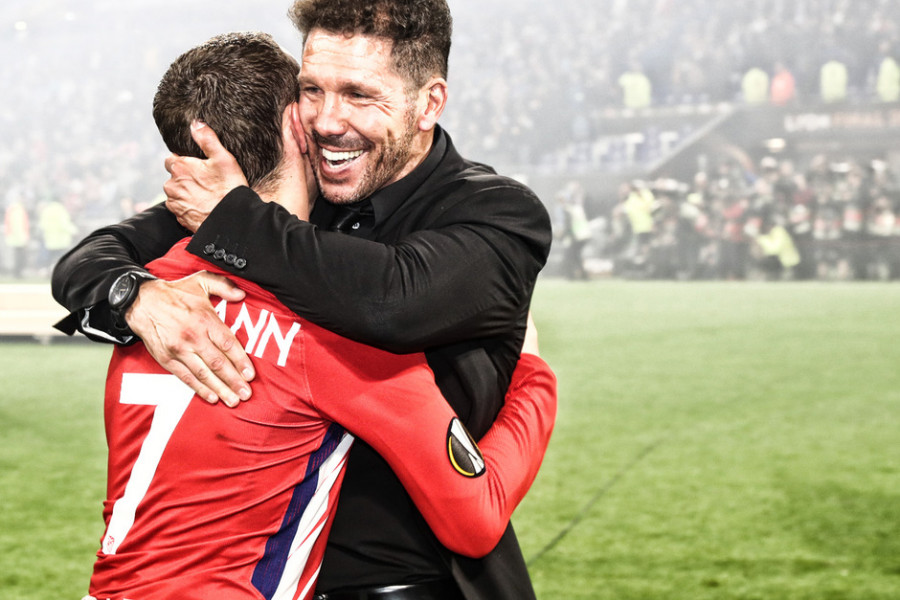 <p>El Cholo Simeone, junto a Griezmann en la celebración de la Europa League en Lyon. 16 de mayo de 2018. </p>