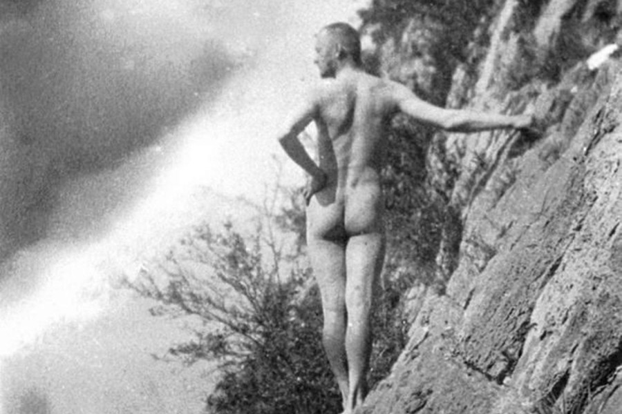 <p>Hermann Hesse practicando el nudismo en Monte Verità.</p>