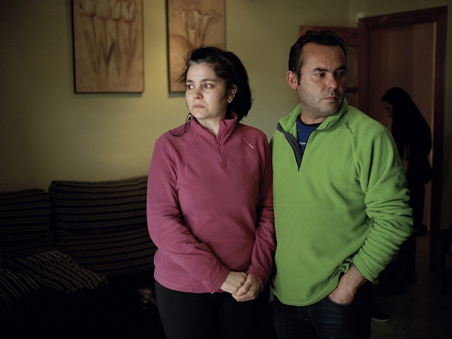 Antonio y Dolores se enfrentan al tercer intento de desahucio de la casa donde viven con sus tres hijos. Gracias a la Plataforma Afectados por la Hipoteca se ha evitado el desahucio. Murcia, 2012.