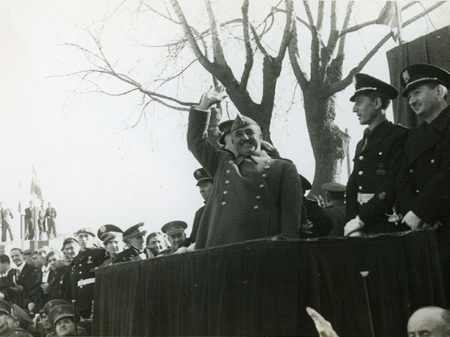 <p>Francisco Franco durante una visita a Barcelona en 1942.</p>