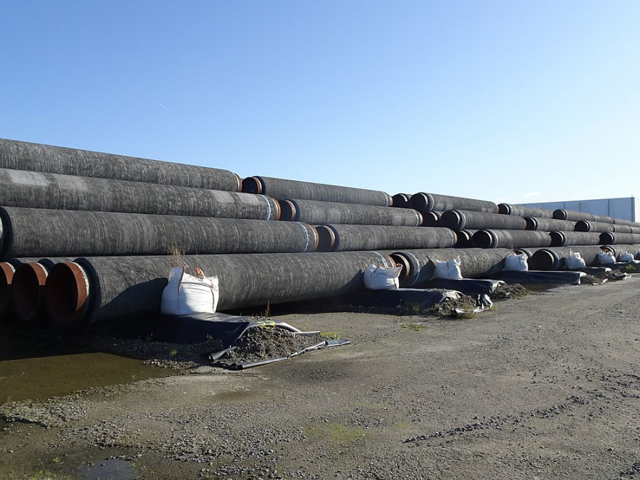 <p>Tuberías para el gasoducto Nord Stream 2 en Mukran, Alemania.</p>