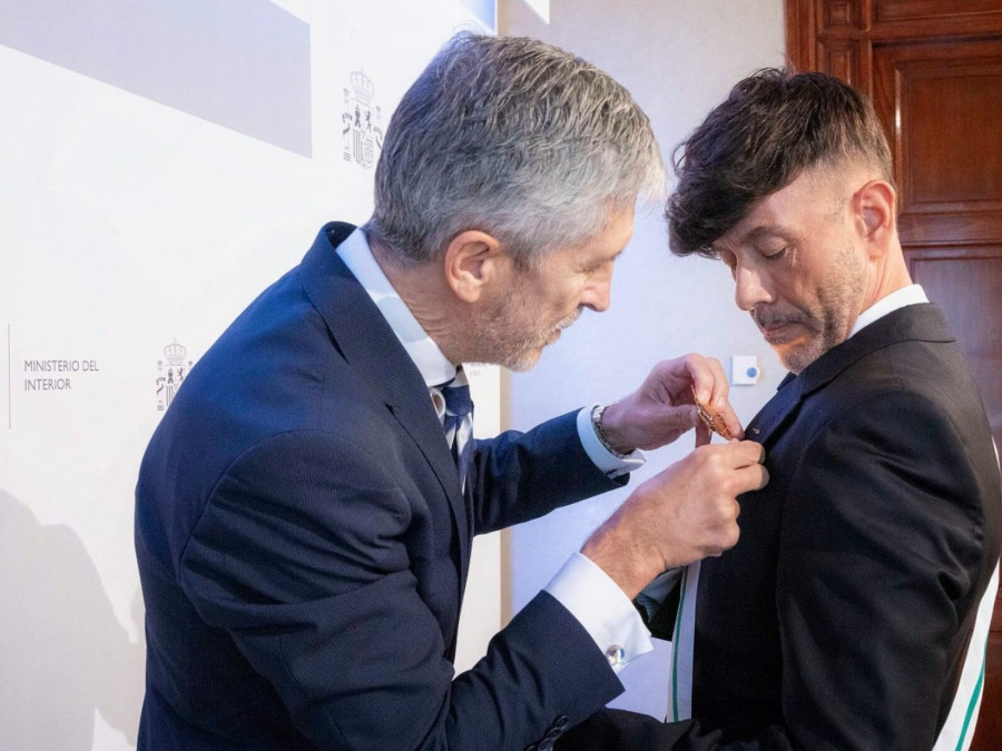 <p>Jesús Alonso, fiscal jefe de la AN, recibe la Gran Cruz de la Orden del Mérito de la Guardia Civil. / <strong>X (@fiscal_es)</strong></p>