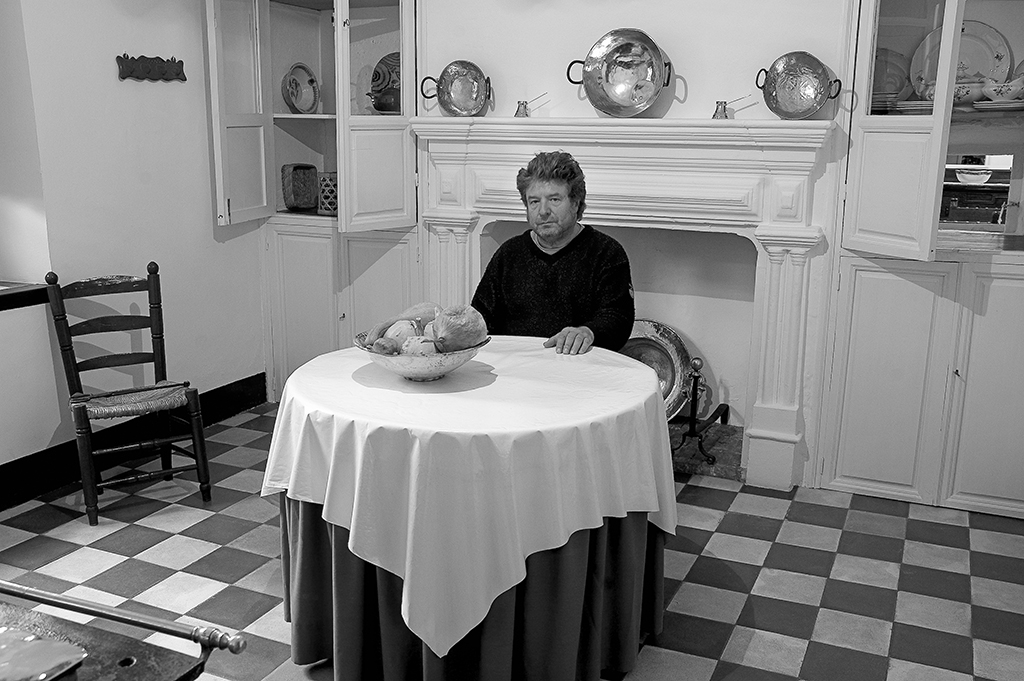 Enrique Morente en la cocina de la Huerta de San Vicente, casa de Federico García Lorca. Granada, 2007.
