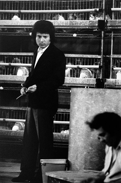 Enrique Morente como Tijeretas en '7000 gallinas y un camello', Teatro María Guerrero, Madrid, 1976.
