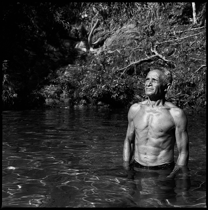 Josias `Jonas' Gonçalves, guerrillero en los comienzos de los 70, fotografiado en Serra das Andorinhas, donde luchó contra las fuerzas militares brasileñas, en la región de Araguaia.  Agosto, 2011.