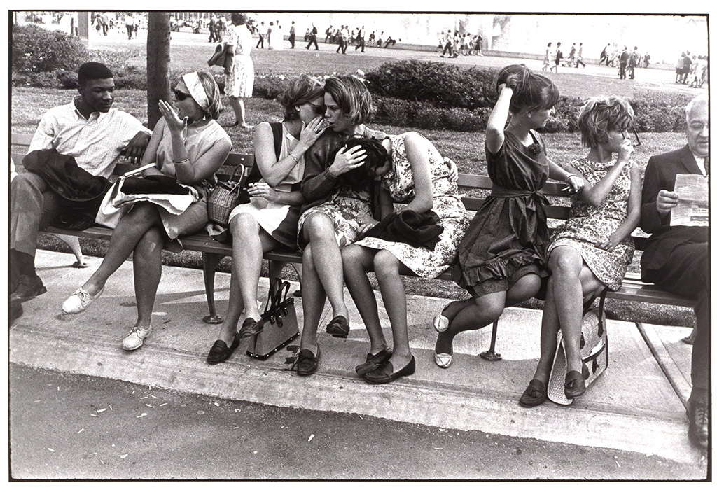 Exposición Universal de Nueva York, 1964. © The Estate of Garry Winogrand, cortesía Fraenkel Gallery, San Francisco.