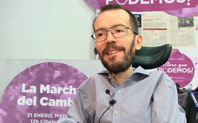 <p>Pablo Echenique, en la sede de Podemos en Zaragoza.</p>