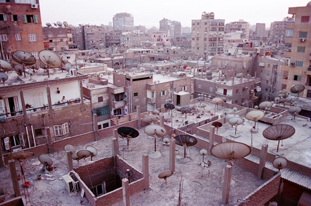 Cairota de nacimiento, Nada Elissa forma parte del Colectivo Fotográfico SHOUF, un grupo independiente egipcio dedicado a retratar en profundidad la realidad del país.