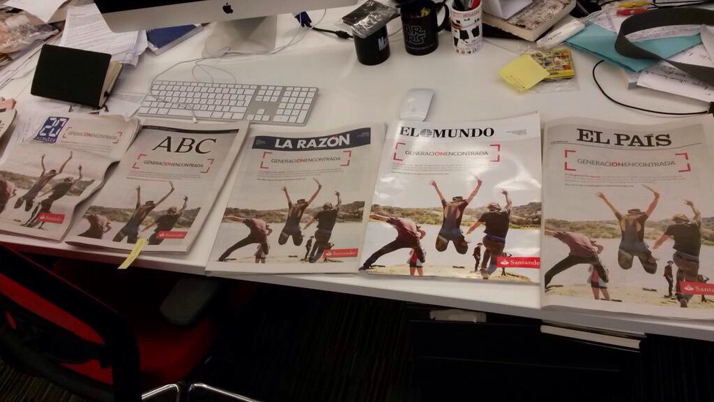 Portadas de los diarios nacionales con publicidad del Banco Santander, el 28 de enero. (Pablo Machuca)