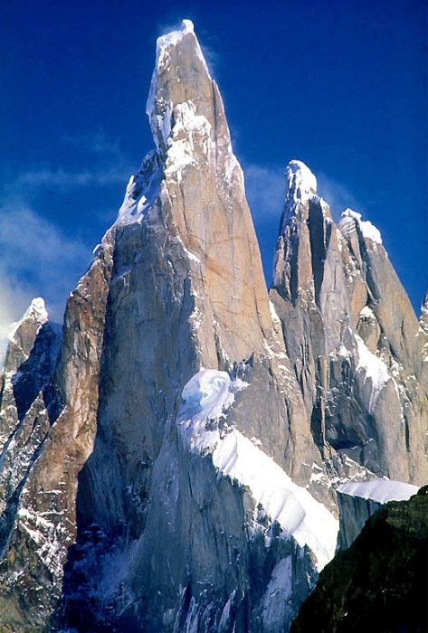 Cerro Torre, una afilada aguja granítica de 3.133 metros en la Patagonia argentina.