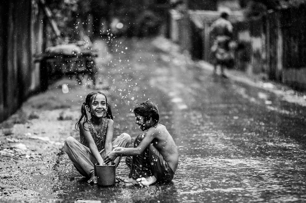 BANGLADESH. Ganador dentro de la categoría Nacional. 'Monsoon splash'.