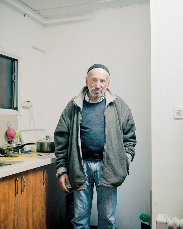 Baruch Frenkel tiene 76 años. Tras huir de la Unión Soviética, este pionero llegó a Israel con el sueño de fundar una comunidad. Ahora vive cerca de su familia en una casa de piedra en el asentamiento de Nodkim.
