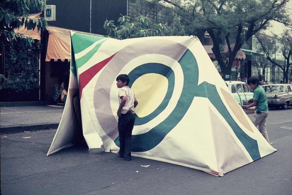 'El arte a la calle', evento, calle Genova, Zona Rosa, Ciudad de México, junio 1971.