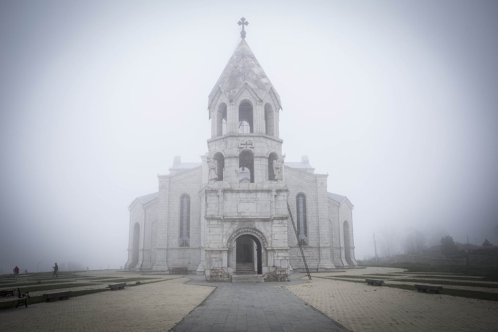 <p>La iglesia de la ciudad de Shushi. Durante la guerra, los azeríes guardaron todo su material bélico allí, porque sabían que los armenios jamás la destruirían. </p>