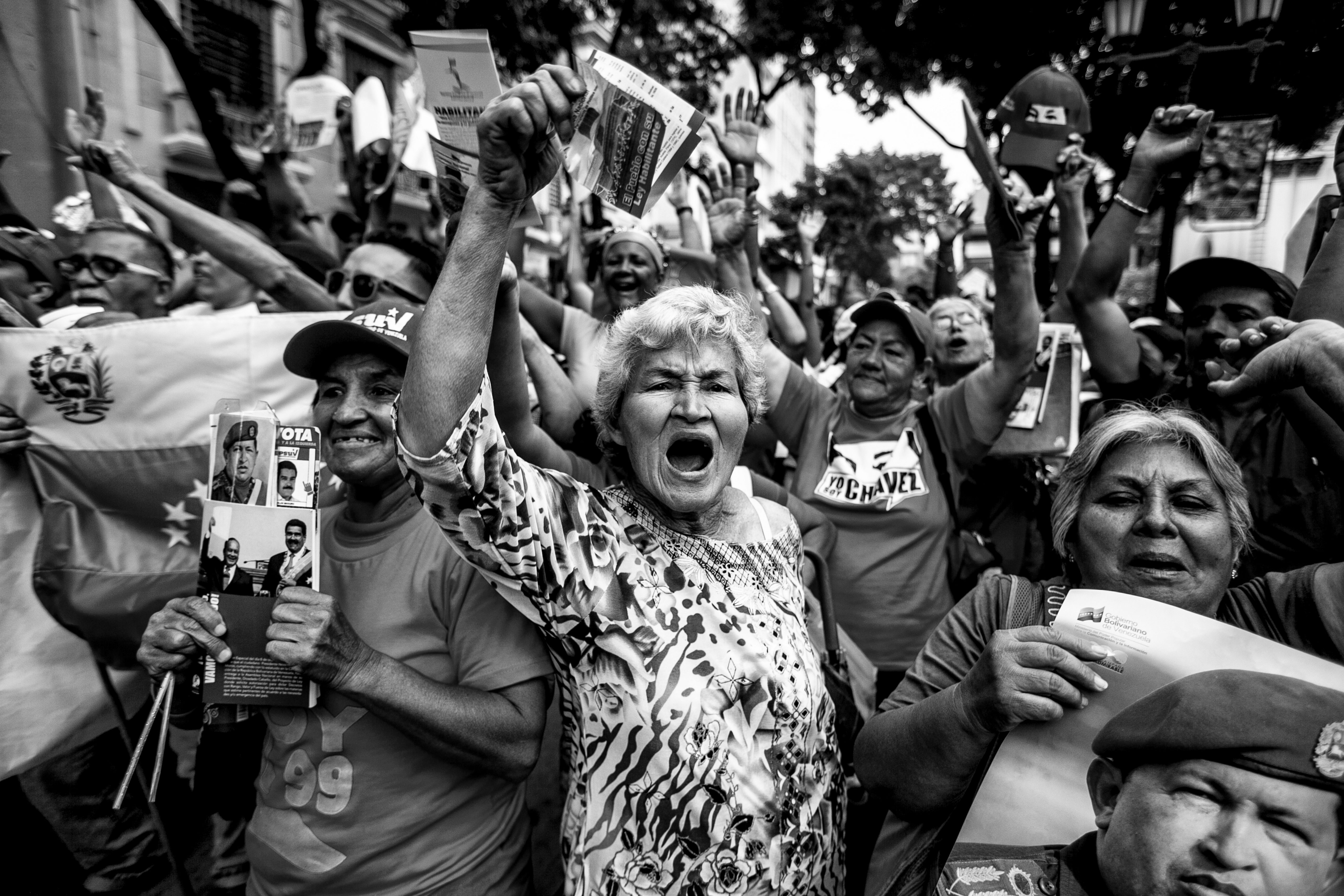 <p>Mujeres gritan en contra del partido de la oposición durante una manifestación a las puertas del parlamento venezolano. Caracas, Venezuela, 19 de noviembre de 2013. <br />© Alejandro Cegarra / Getty Images Reportage.</p>