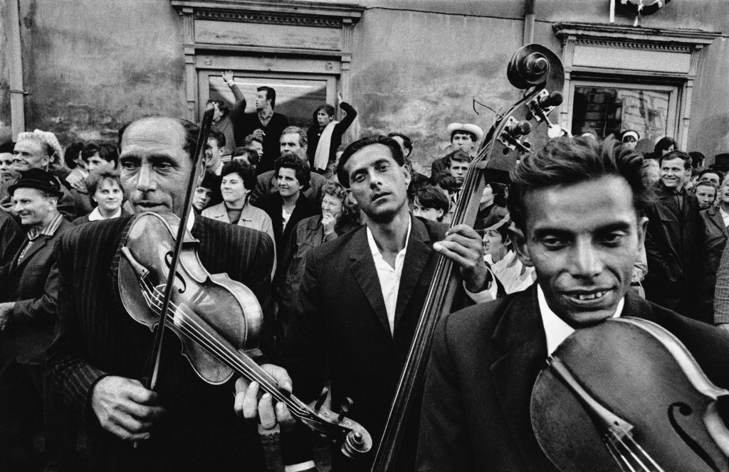 <p><strong>República Checa</strong>. Straznice. 1966. Festival de música gitana <strong>© </strong>Josef Koudelka / Magnum Photos.</p>