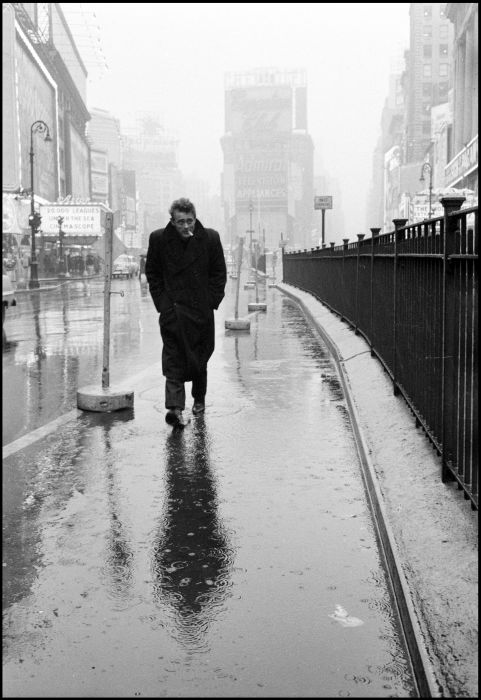 <p>James Dean en Times Square. Nueva York, febrero , 1955.</p>