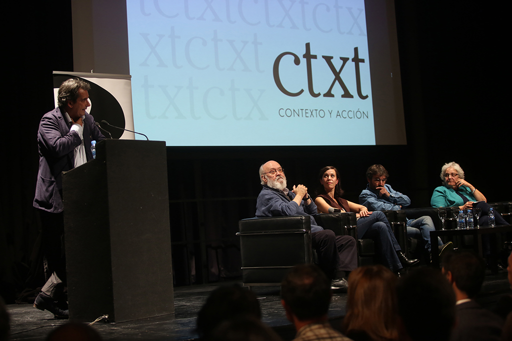 <p>Miguel Mora, director de CTXT, durante su discurso.</p>