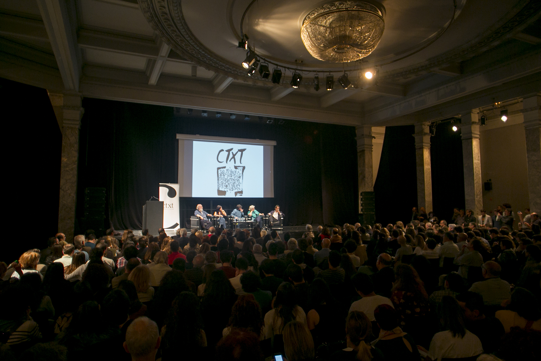 <p>Imagen de la sala en la noche de la presentación de CTXT en el Círculo de Bellas Artes.</p>