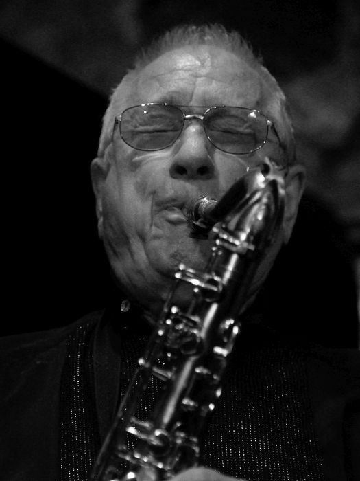 <p>Pedro Iturralde, durante una actuación en Jambore Jazz, Barcelona, en julio de 2003.</p>