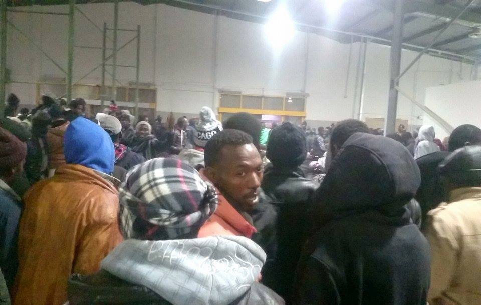 <p>Durante el proceso de deportación, que duró tres días, los sudaneses permanecieron encerrados en una sala próxima al aeropuerto.</p>