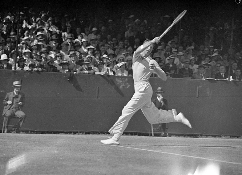 <p>Donald Budge, jugando un partido en el White City Stadium de Sidney en 1937</p>