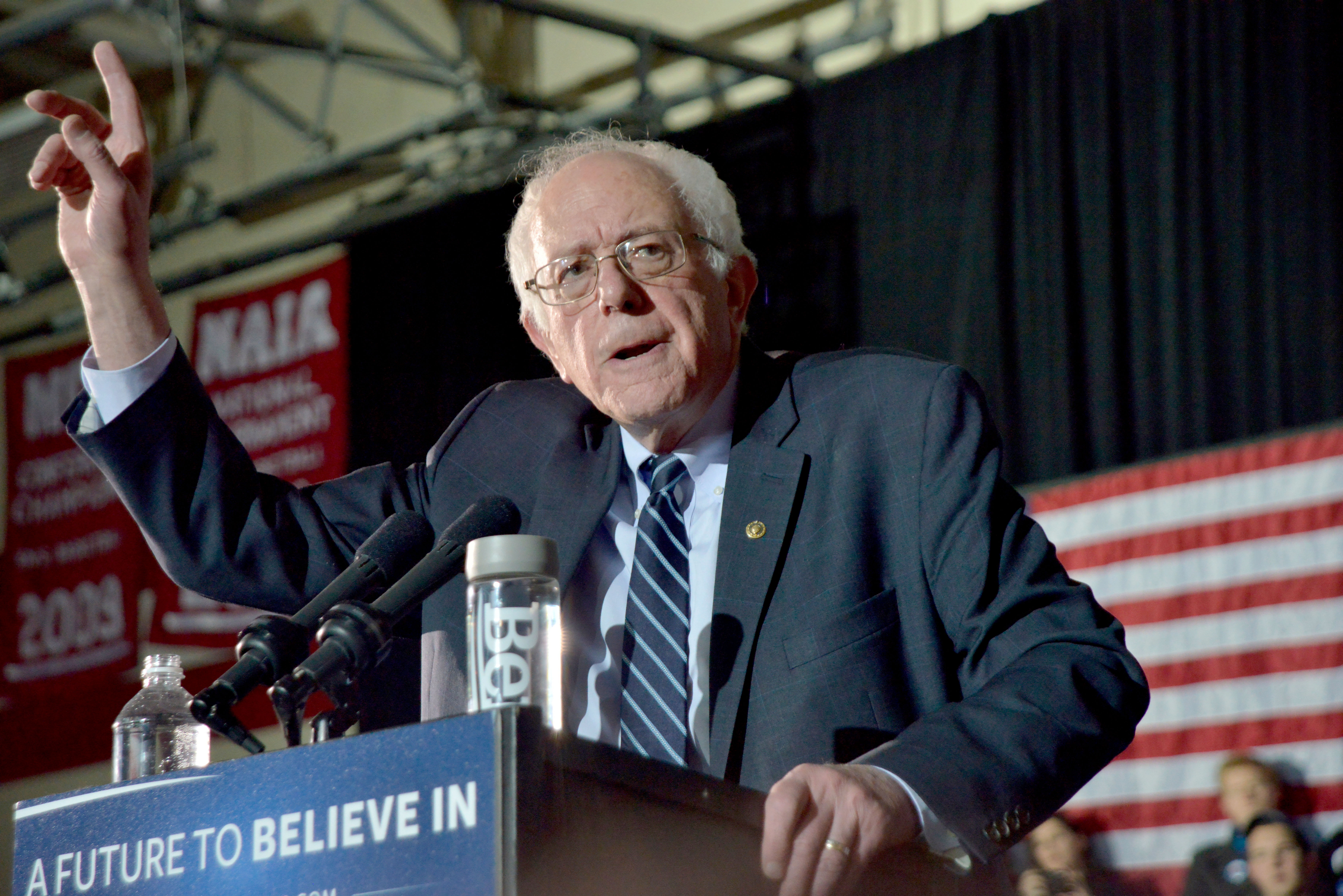 <p>Bernie Sanders en un mitín previo al inicio de los caucus en la Gran View University de Des Moines. </p>