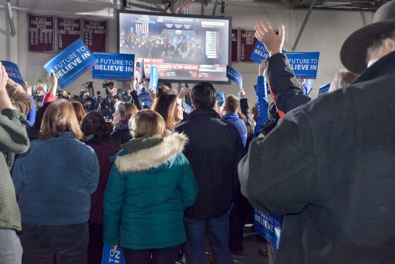 <p>Entre los votantes de Sanders predominan los jóvenes. En las primarias demócratas de New Hampshire el 85% de los menores de 30 años votaron por él.</p>