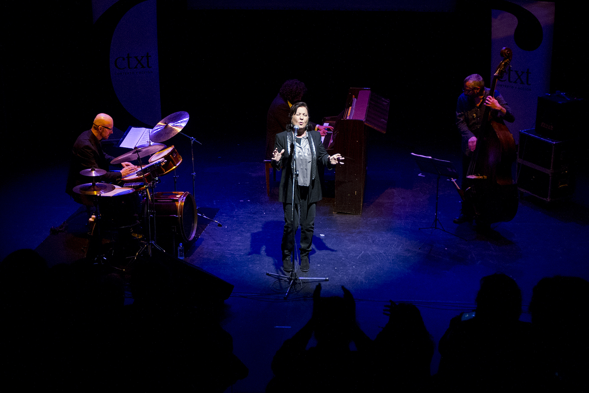 <p>Carmen Linares actúa en directo en el Teatro del Barrio </p>