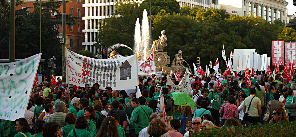 <p>Manifestación de la marea verde en la Plaza de Cibeles, Madrid. 4 de octubre de 2011. </p>